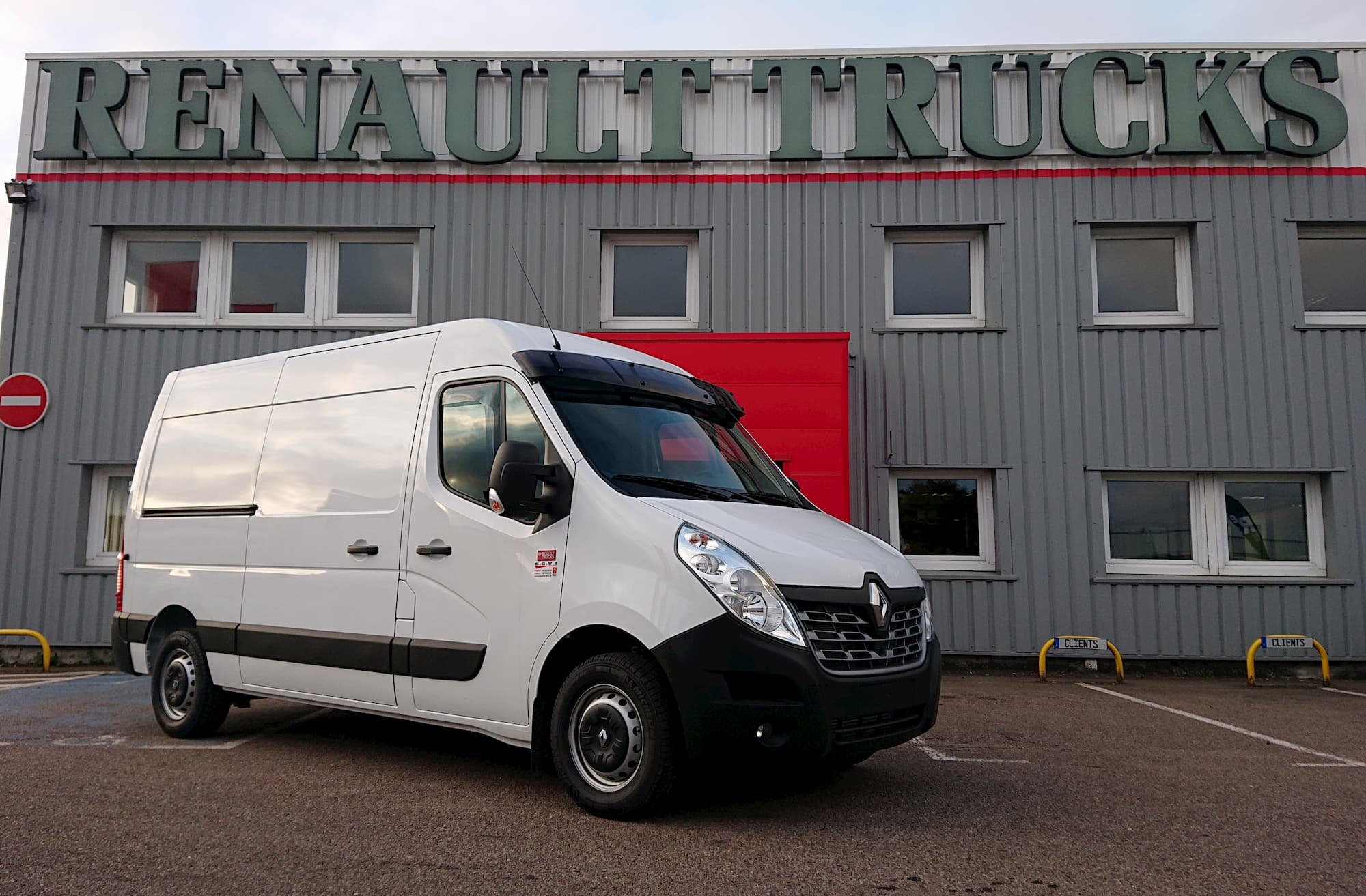 Vente et Location de véhicule utilitaire et renault camion