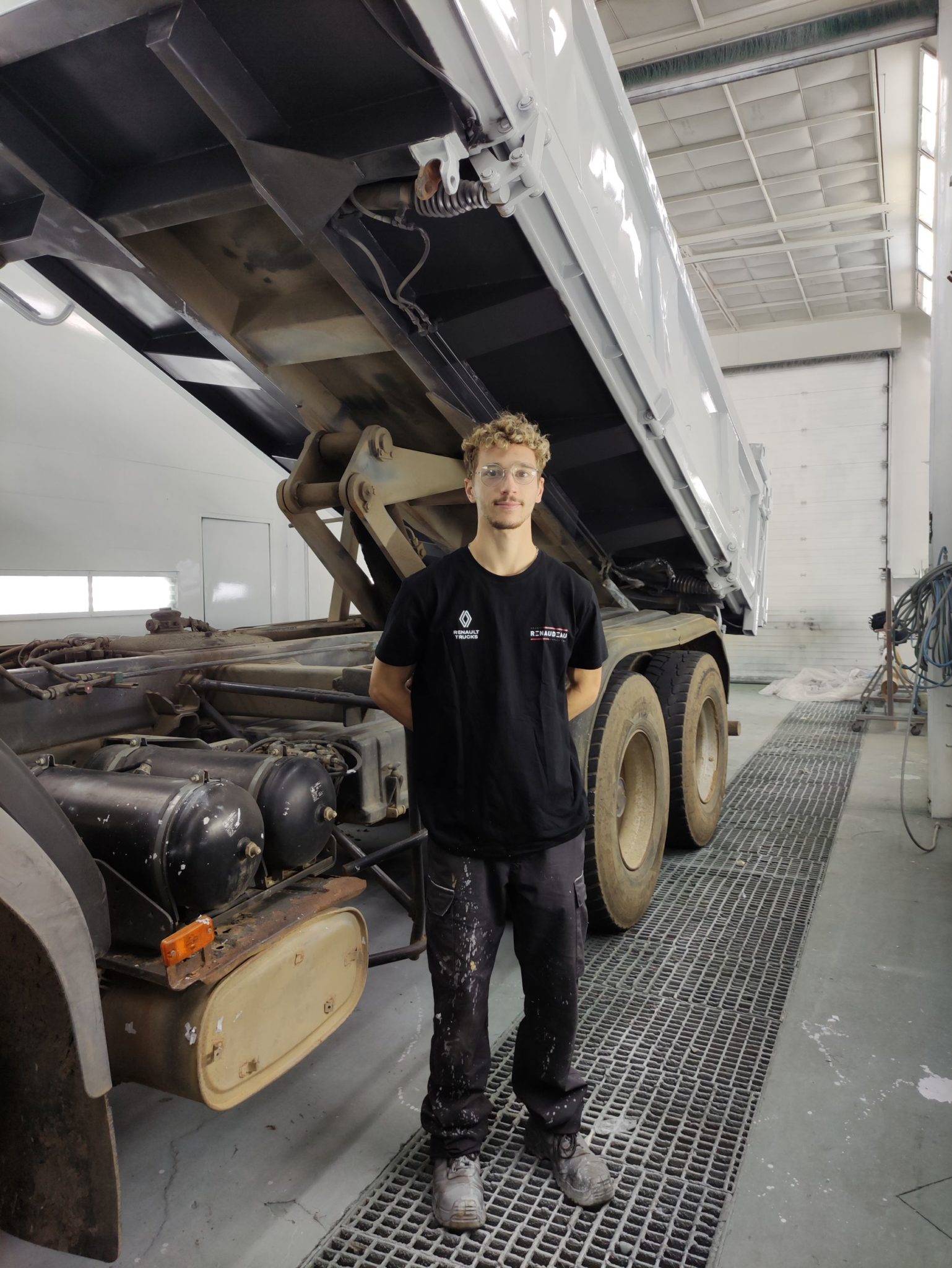 Luka Asse, apprenti carrossier, Groupe Renaudeau Renault Trucks