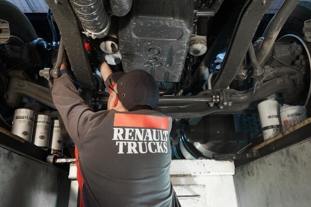 Mécanicien poids lourd véhicule utilitaire renault trucks