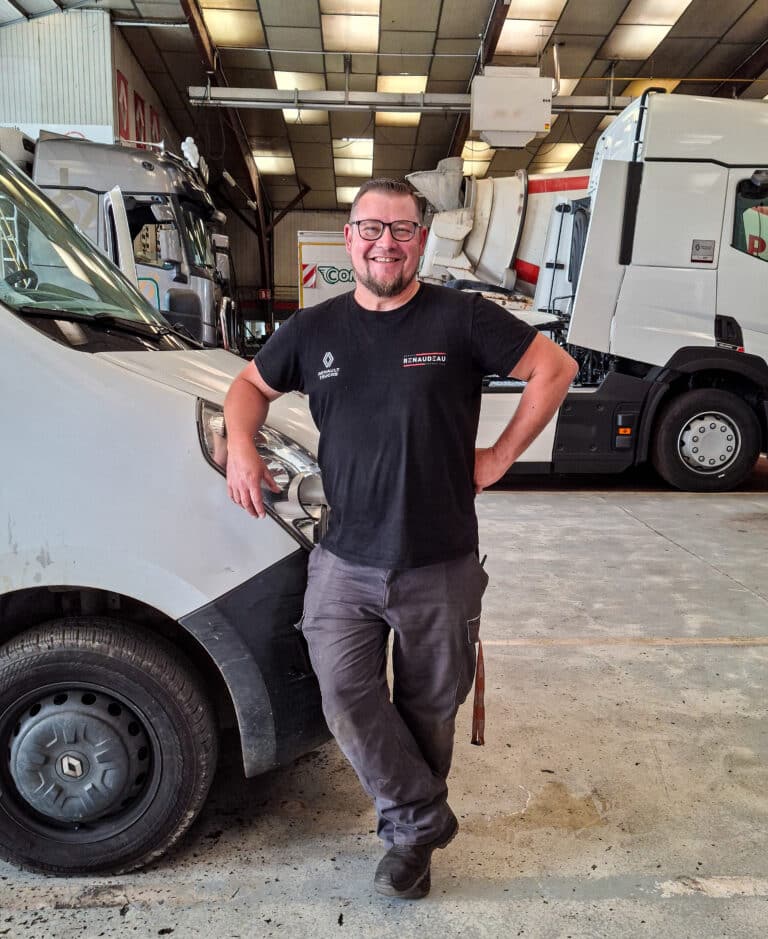 Portrait métier n°. Découvrez Sébastien, Technicien mécanique expert véhicules utilitaires, au sein du Poids Lourd Drouais, Groupe Renaudeau.